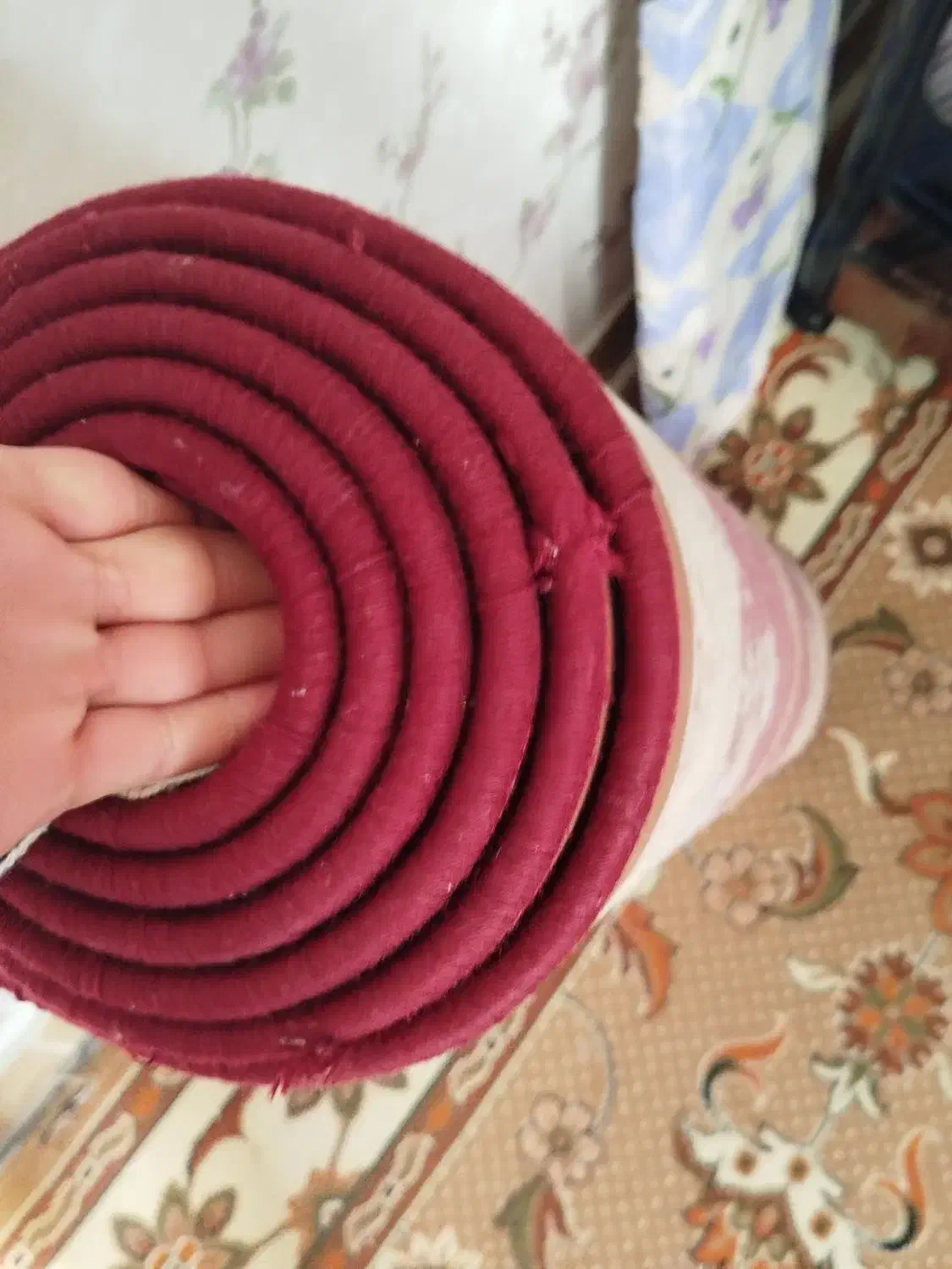 کناره فرش ۱۲۰۰ شانه درحد نو|فرش|قوچان, |دیوار