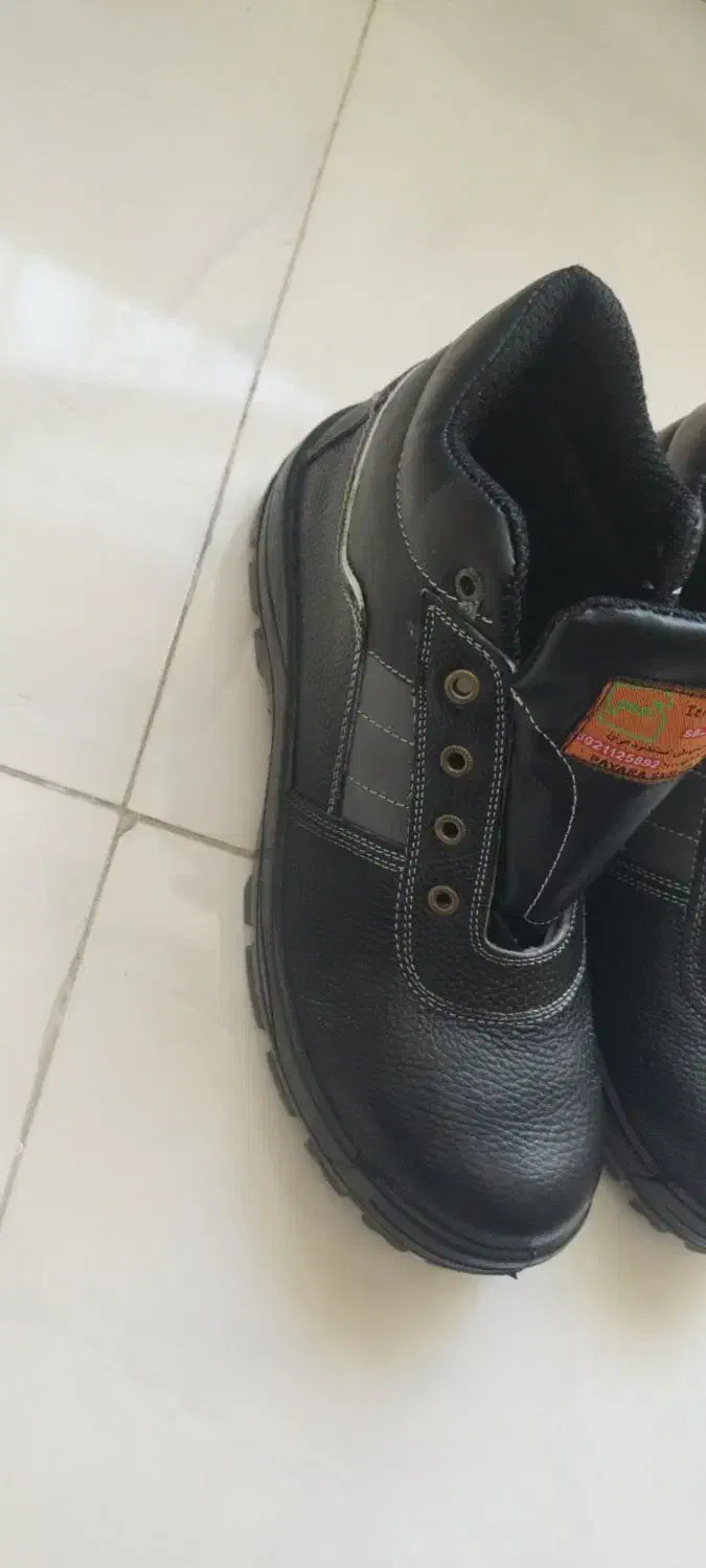 کفش ایمنی|کیف، کفش، کمربند|گیلان غرب, |دیوار