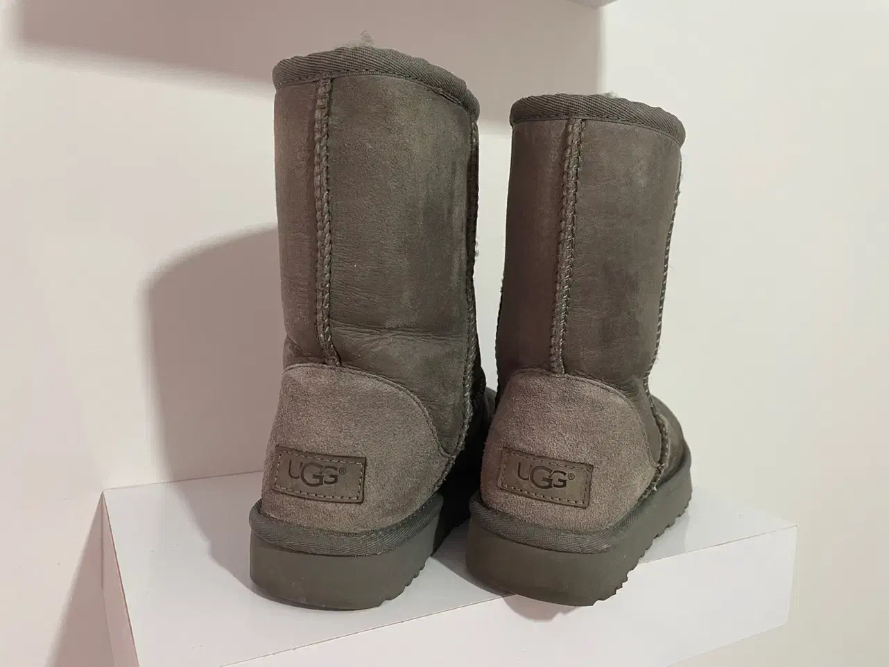 کفش|کیف، کفش، کمربند|تربت جام, شهید غلام زاده|دیوار