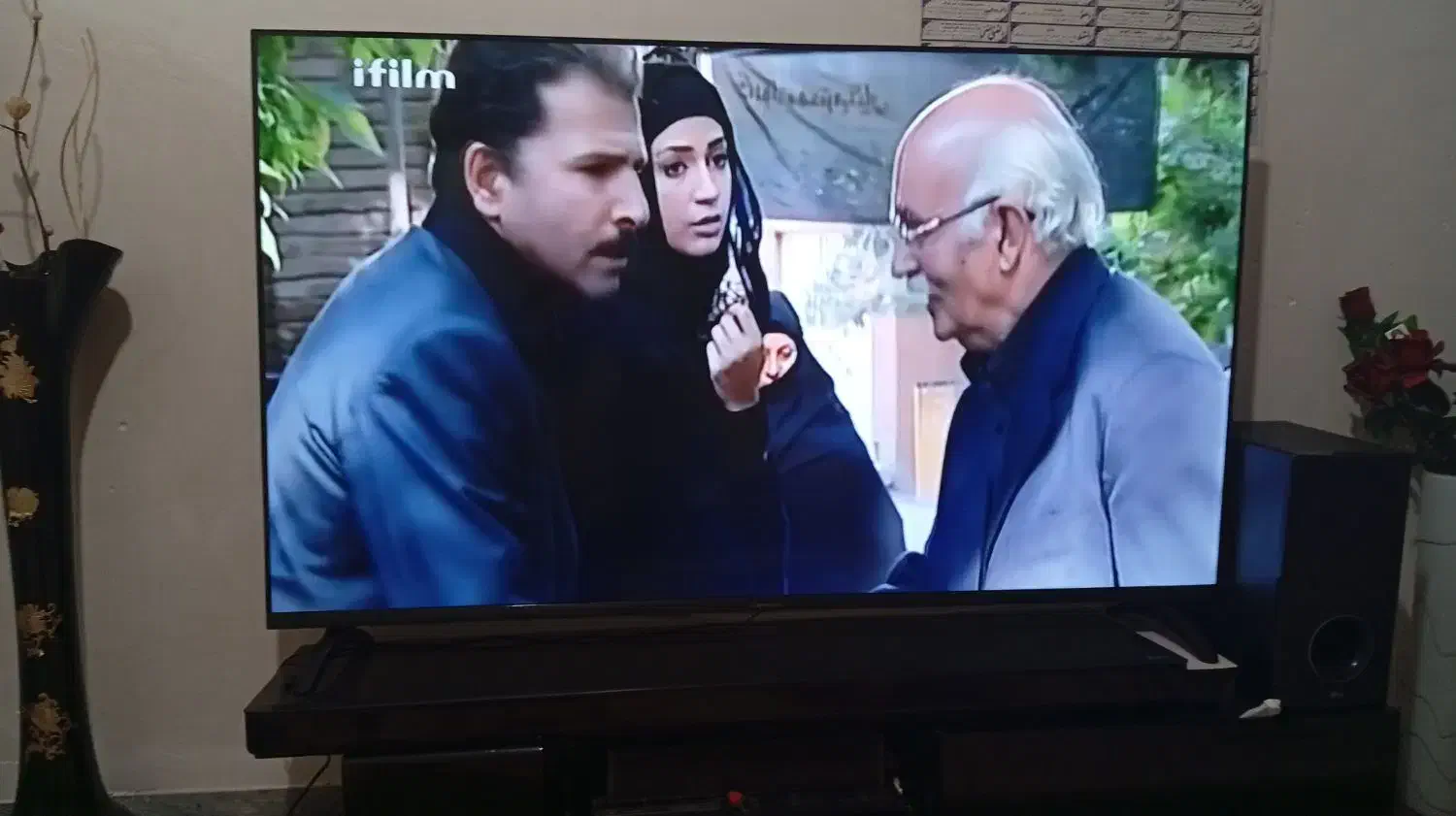 تلوزیون 65+میز+پایه دیواری 2بازو متحرک+پایه رومیزی|تلویزیون و پروژکتور|بندرعباس, |دیوار