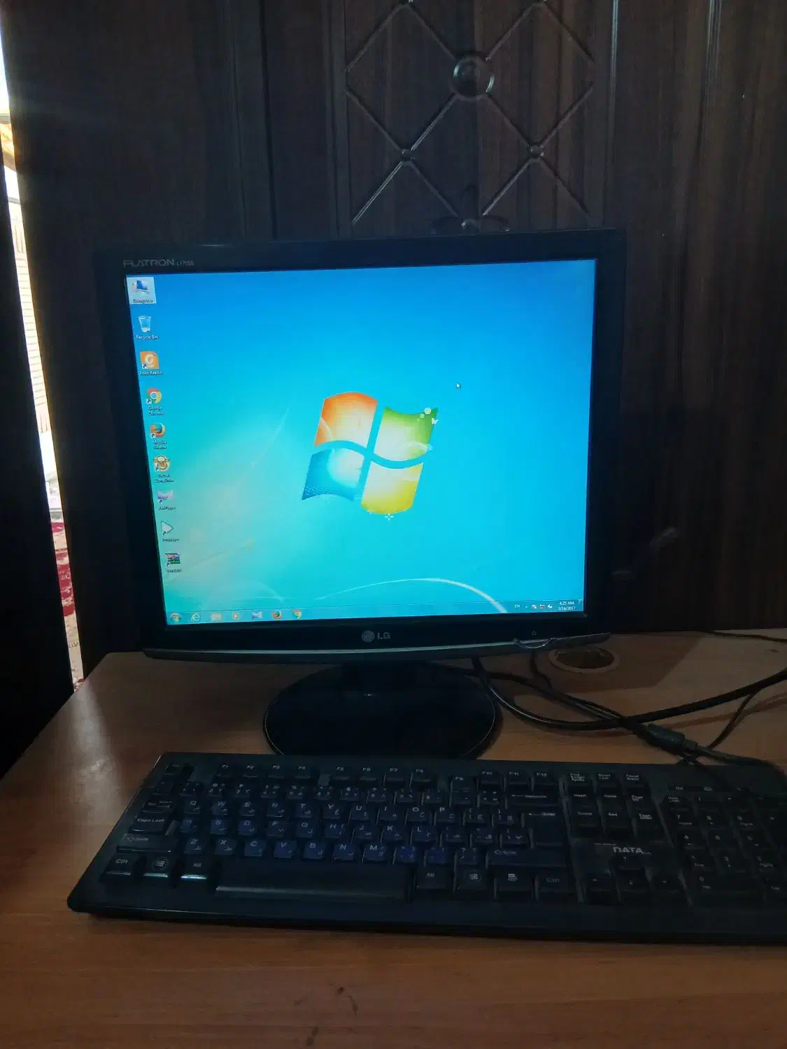 کامپیوتر به همراه میز|رایانه رومیزی|مشهد, وحید|دیوار