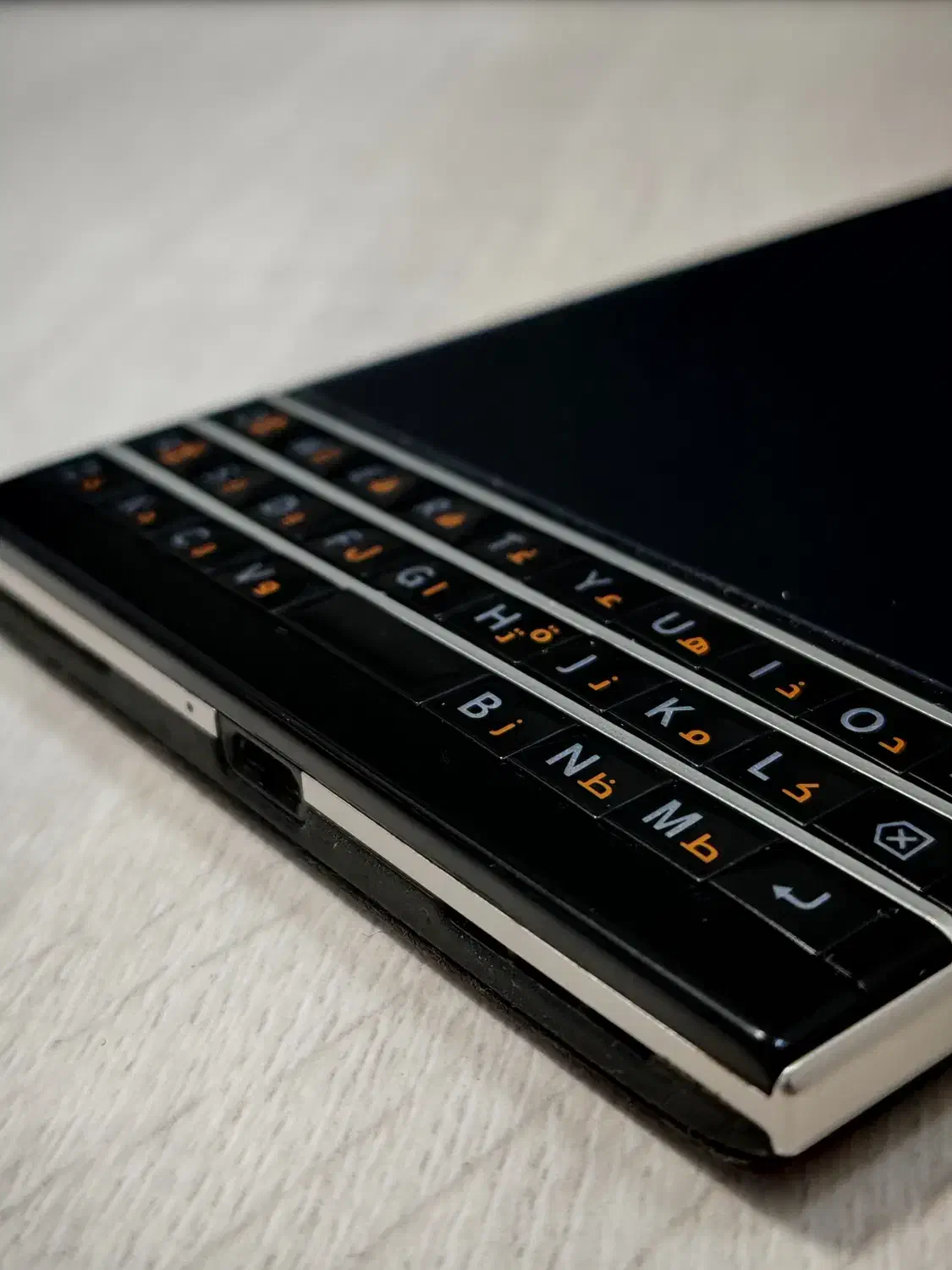 بلک بری پاسپورت|موبایل|آستارا, |دیوار