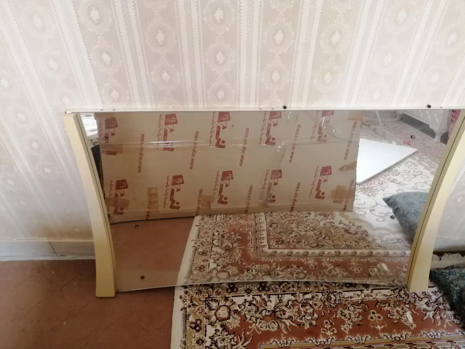 آیینه بدون کنسول|مبلمان خانگی و میز عسلی|هشتگرد, شهرک بعثت|دیوار