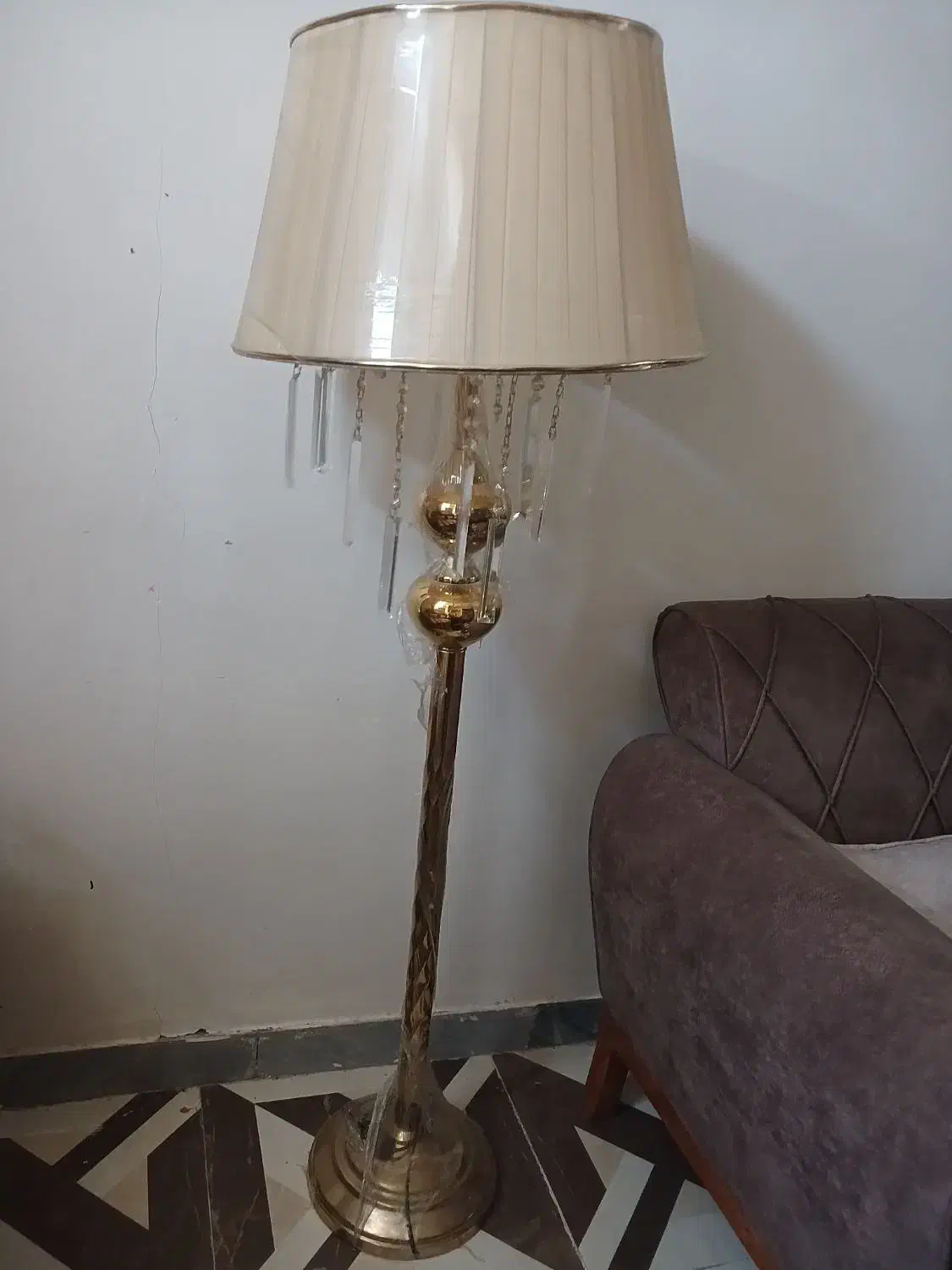 آباژور ایستاده استفاده نشده|چراغ خواب و آباژور|اندیمشک, |دیوار