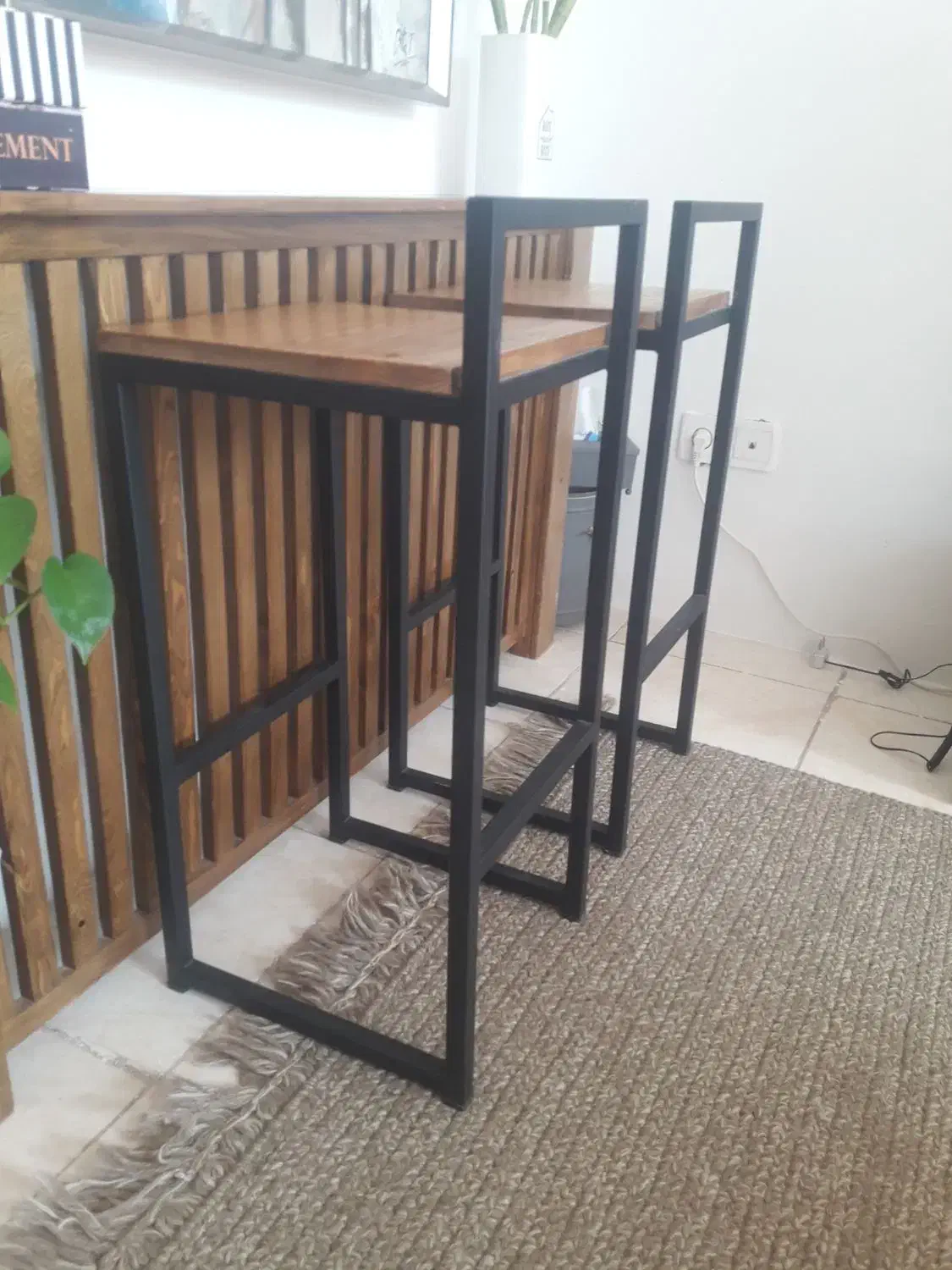 صندلی|صندلی و نیمکت|شاهینشهر, نبوت|دیوار