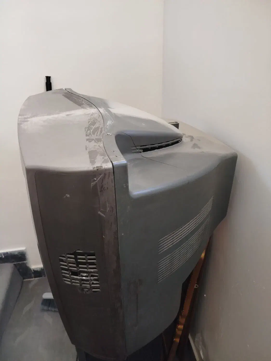 تلویزیون قدیمی شهاب|تلویزیون و پروژکتور|اهر, |دیوار