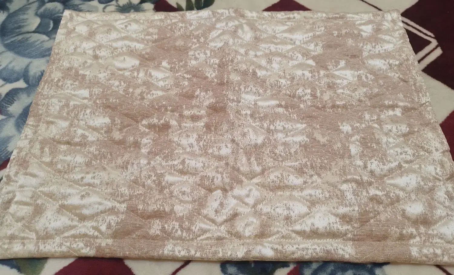 رو بالشتی|رختخواب، بالش، پتو|سنندج, |دیوار