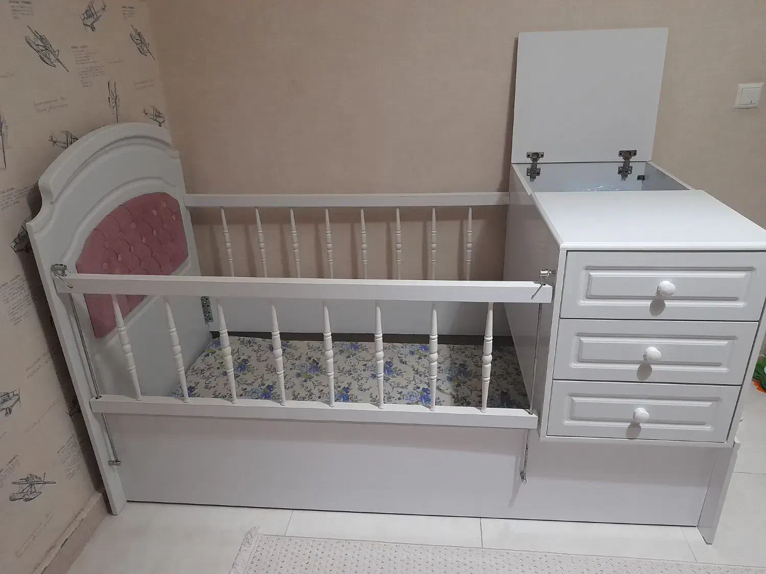 تخت نوجوان به همراه کشو|تخت و سرویس خواب|رشت, کوی مهر|دیوار