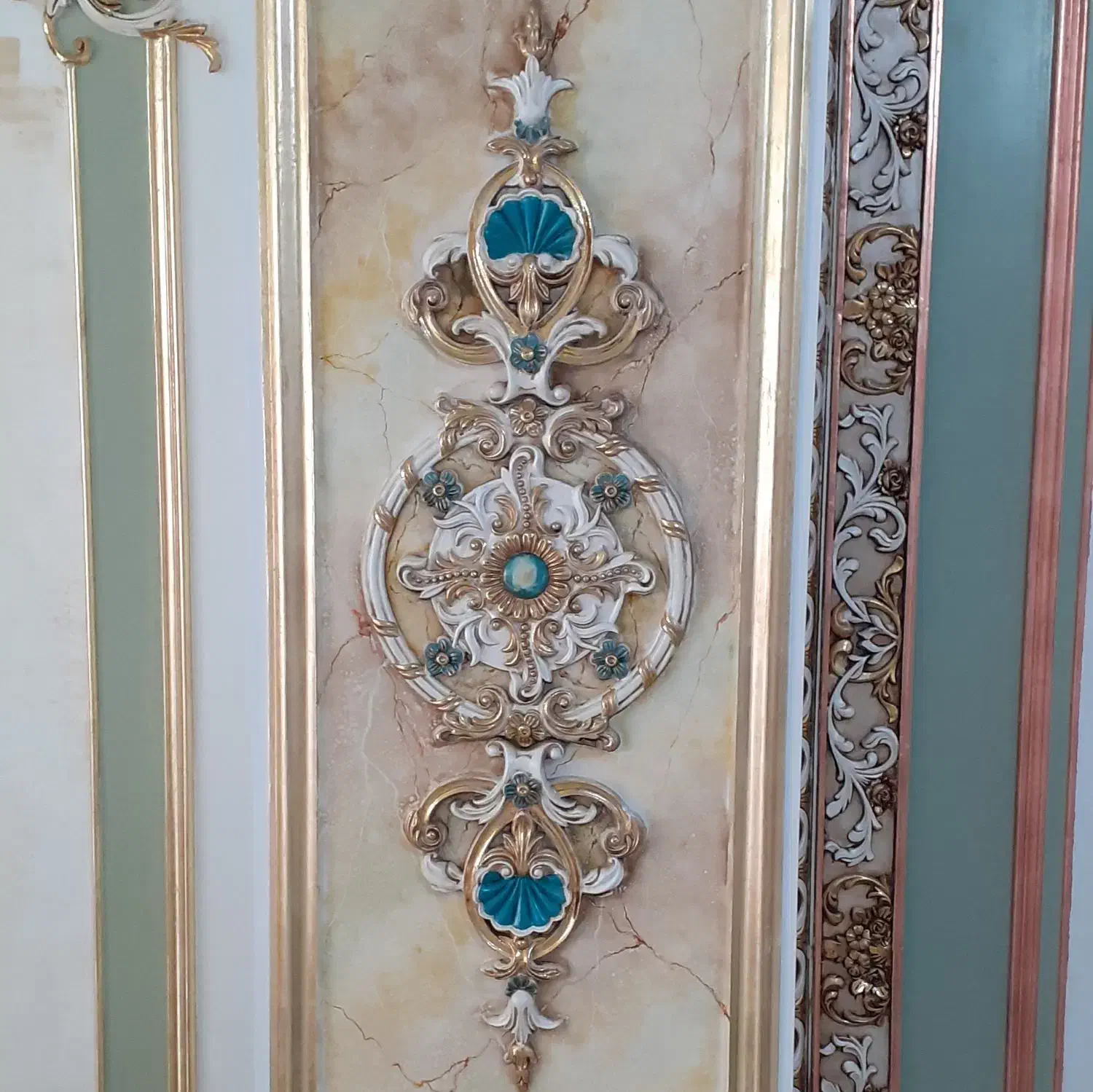 گچبری پیش ساخته نقاشی ساختمان ورق طلا بدون واسطه|خدمات پیشه و مهارت|تبریز, |دیوار