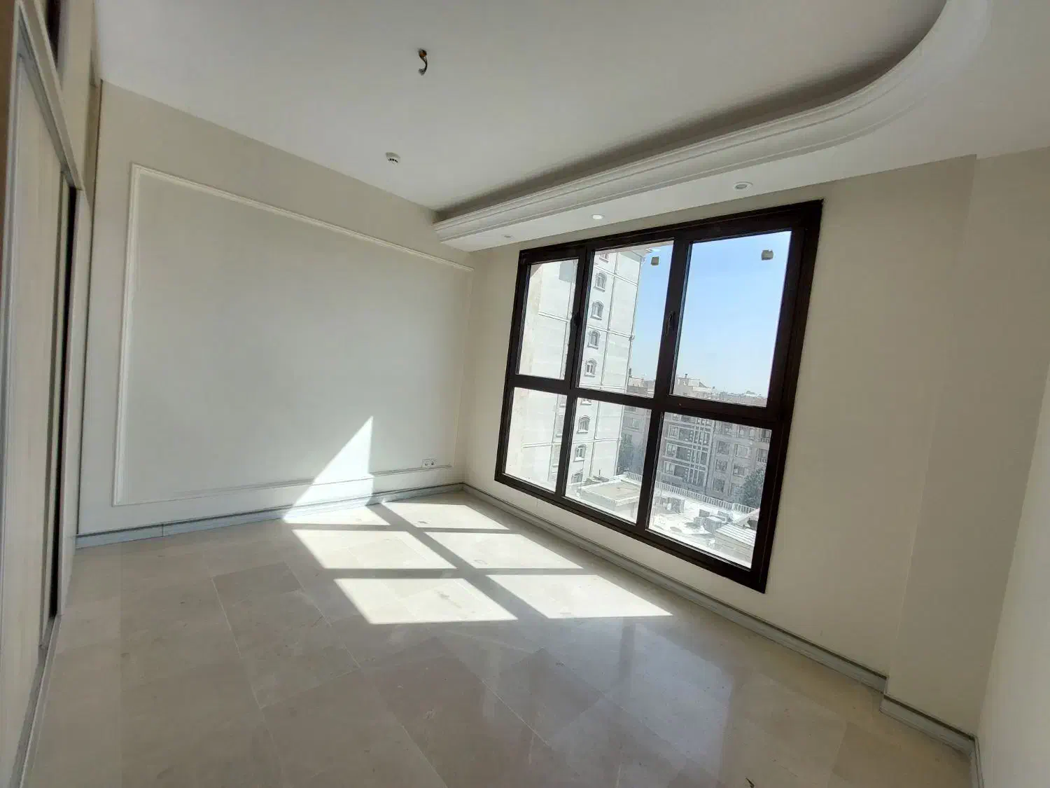 * ۱۷۰ متر نوساز / ۲ پارکینگ/ روف گاردن /میرداماد