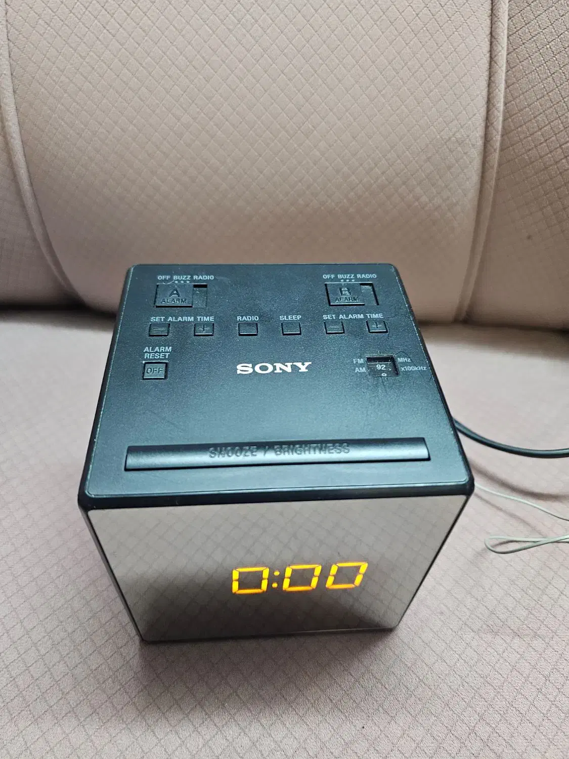 رادیو ساعت رومیزی ال ای دی سونی|سیستم صوتی خانگی|زنجان, |دیوار