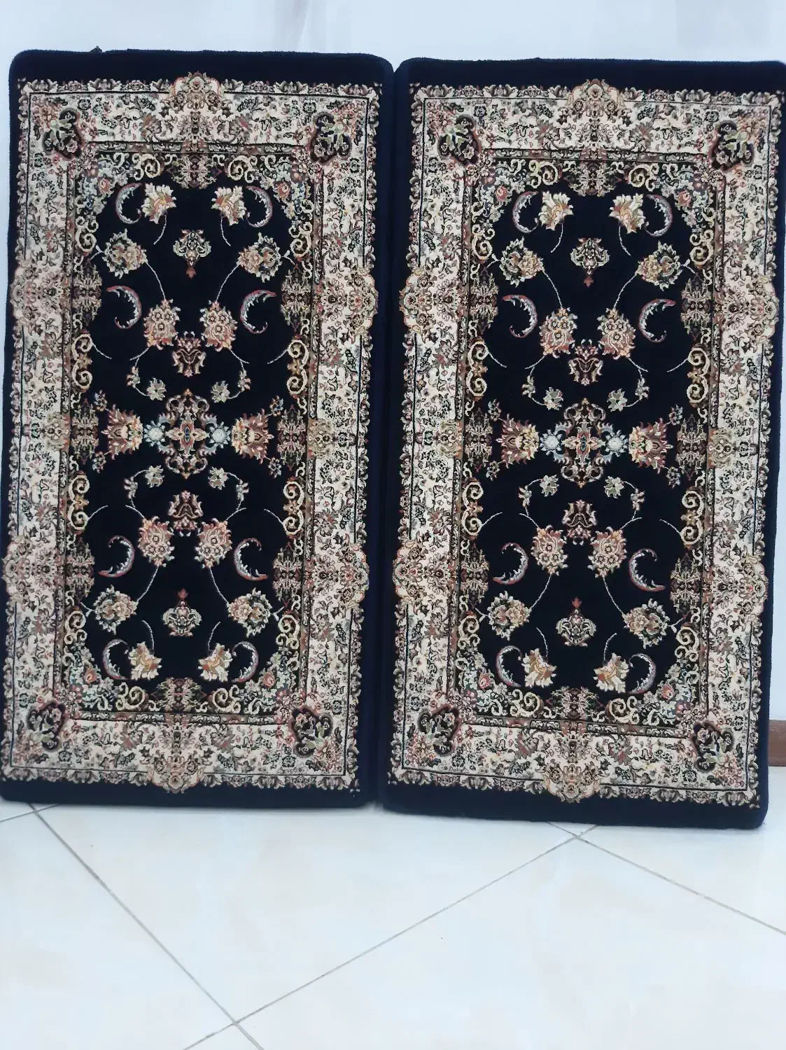 دوعدد پشتی|پشتی|بومهن, |دیوار