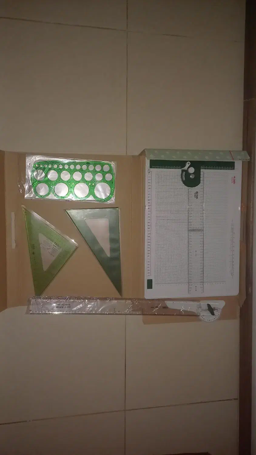 تخته رسم|لوازم التحریر|صومعه‌سرا, |دیوار