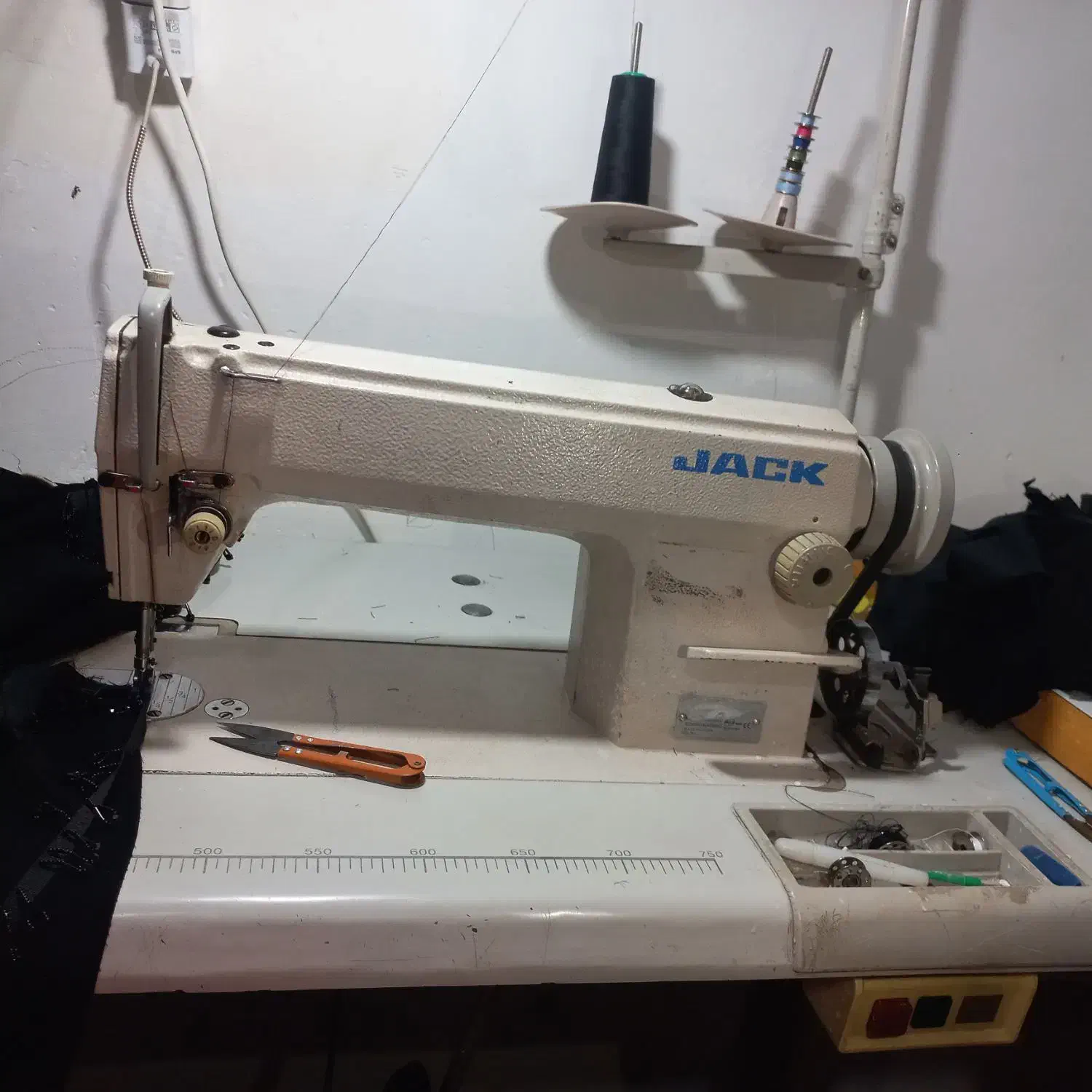 چرخ راسته صنعتی|چرخ خیاطی و ریسندگی|صفادشت, |دیوار