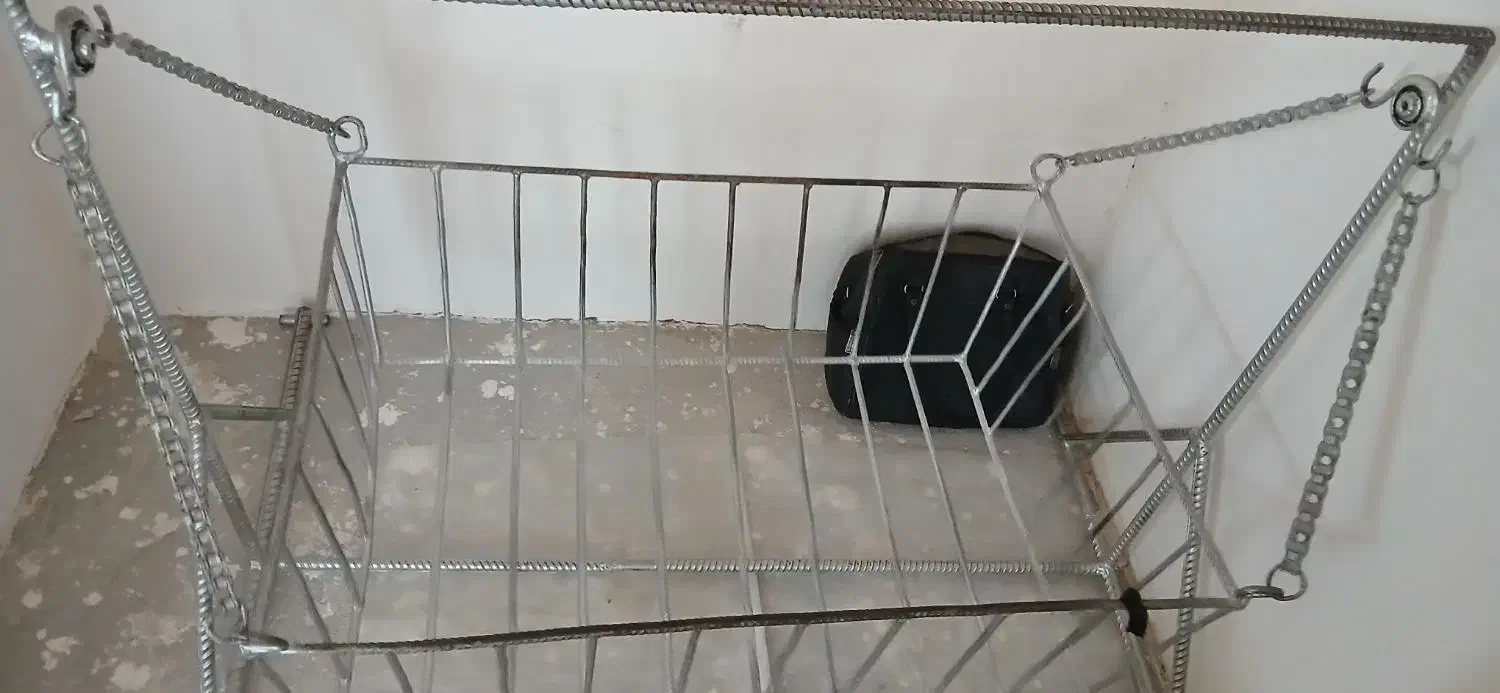 گهواره اهنی|تخت و صندلی بچه|بجنورد, |دیوار