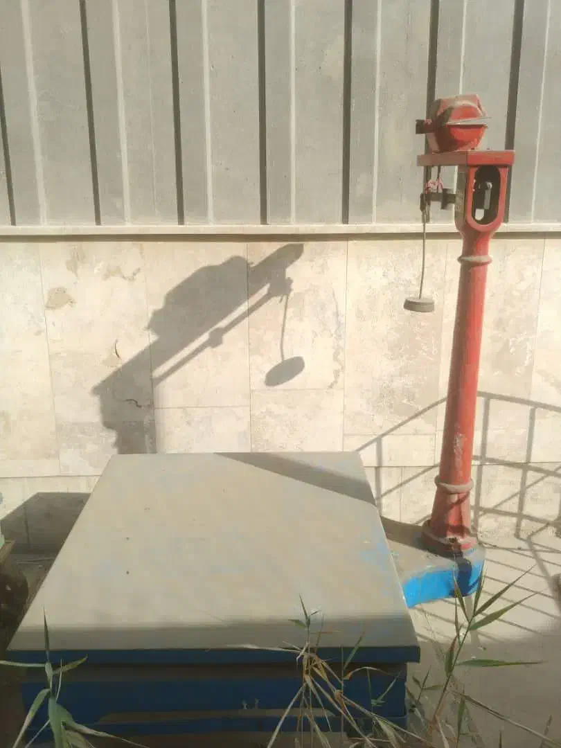 1عدد قپان یک تنی سنگ سر خود و یک عدد قپان|ماشین‌آلات صنعتی|ری, بازار آهن|دیوار