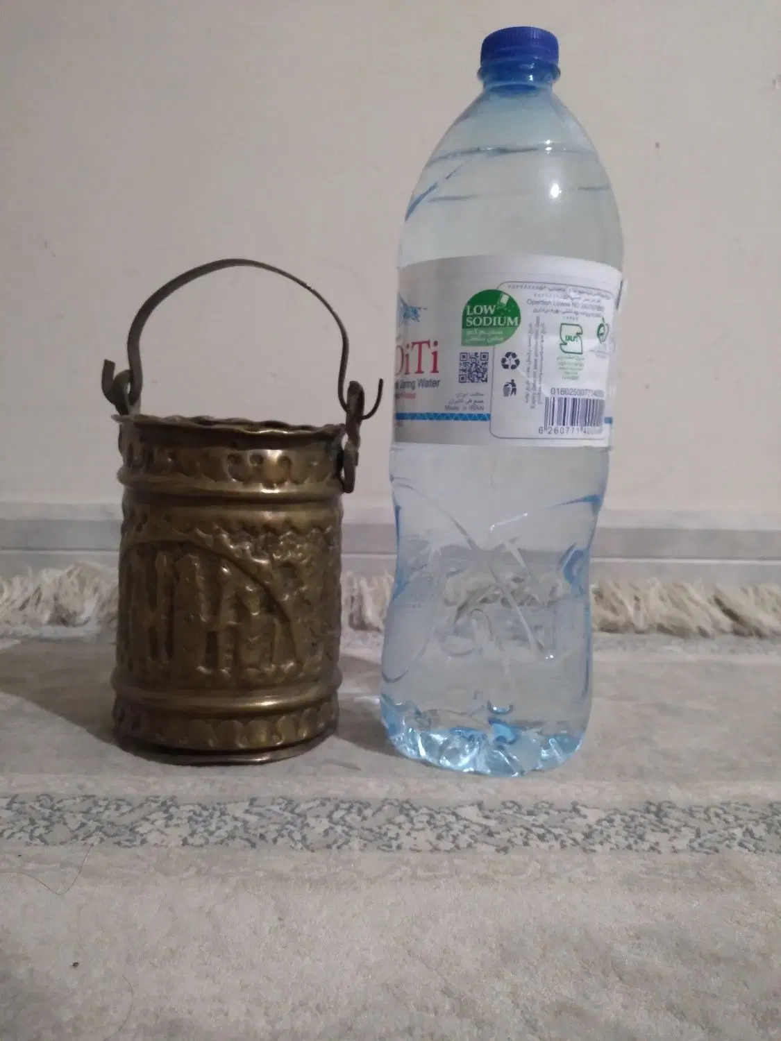 سطل برنجی قدیمی|کلکسیون اشیاء عتیقه|تهران, خاک سفید|دیوار