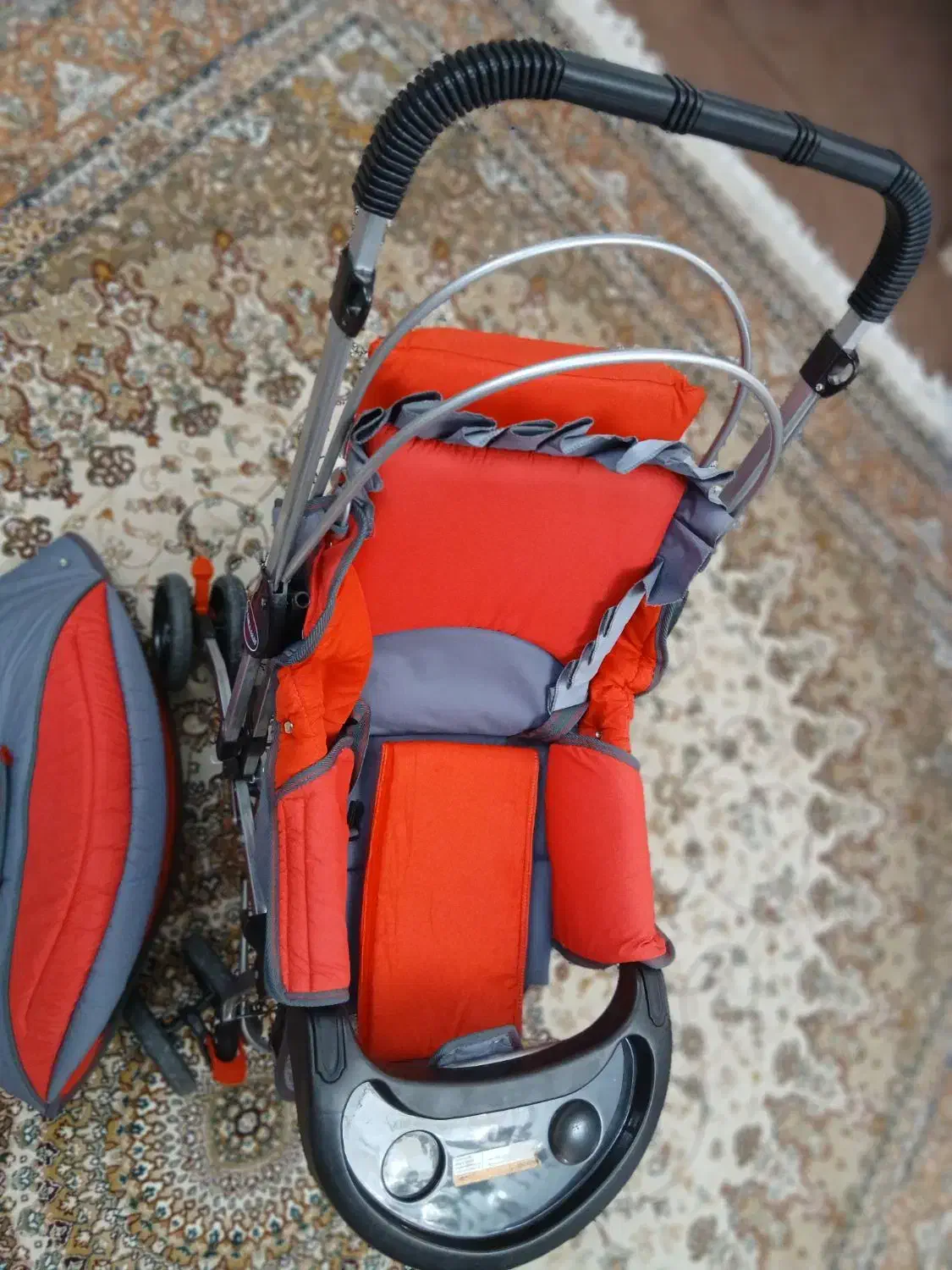 کالسکه و گهواره ی نوزادی هر دو سه میلیون تومان|کالسکه و لوازم جانبی|کرمانشاه, |دیوار