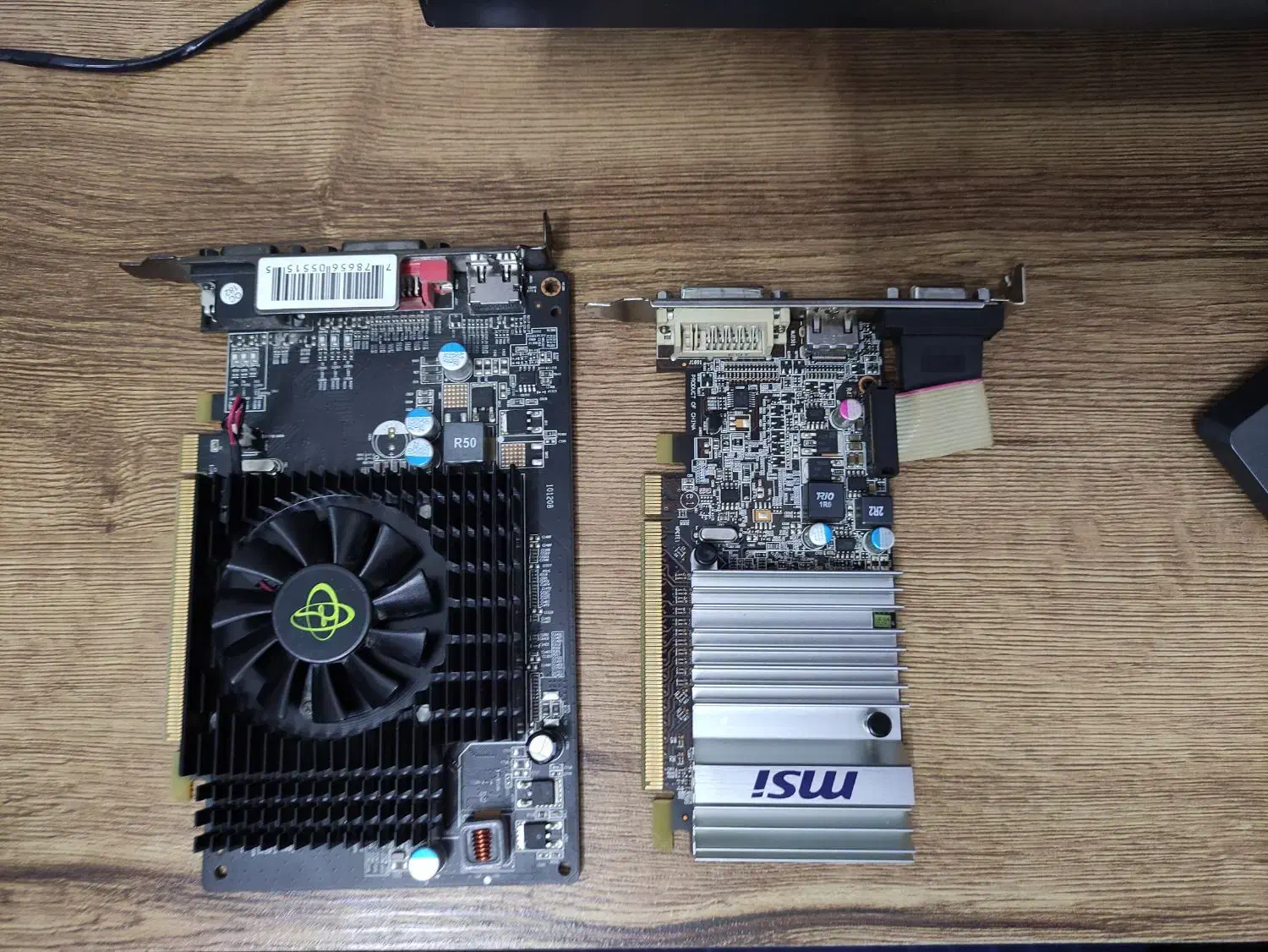 ۲عدد کارت گرافیک ۱ گیگ|قطعات و لوازم جانبی رایانه|شیراز, سیاه سنگ|دیوار