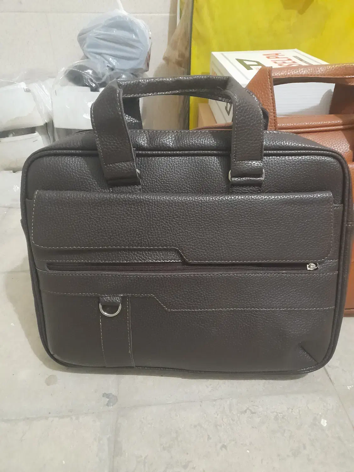 کیف لپتاپ وادارهای|کیف، کفش، کمربند|صدرا-فارس, فاز ۱|دیوار