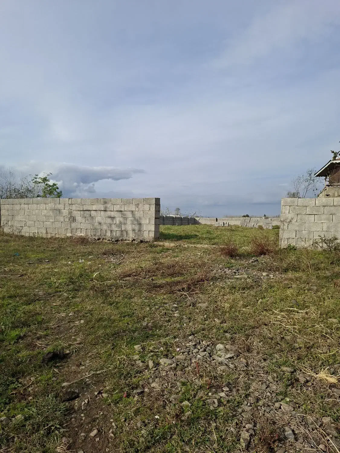 ۴۰۰متر مسکونی و باغات با مجوز ساخت روستای میانبر|فروش زمین و ملک کلنگی|گوراب زرمیخ, |دیوار