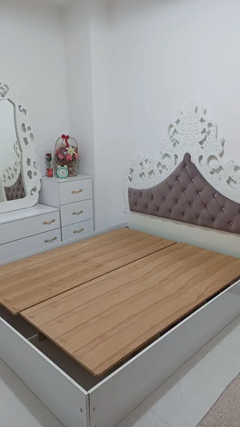 تخت خواب|تخت و سرویس خواب|قم, قلعه کامکار|دیوار