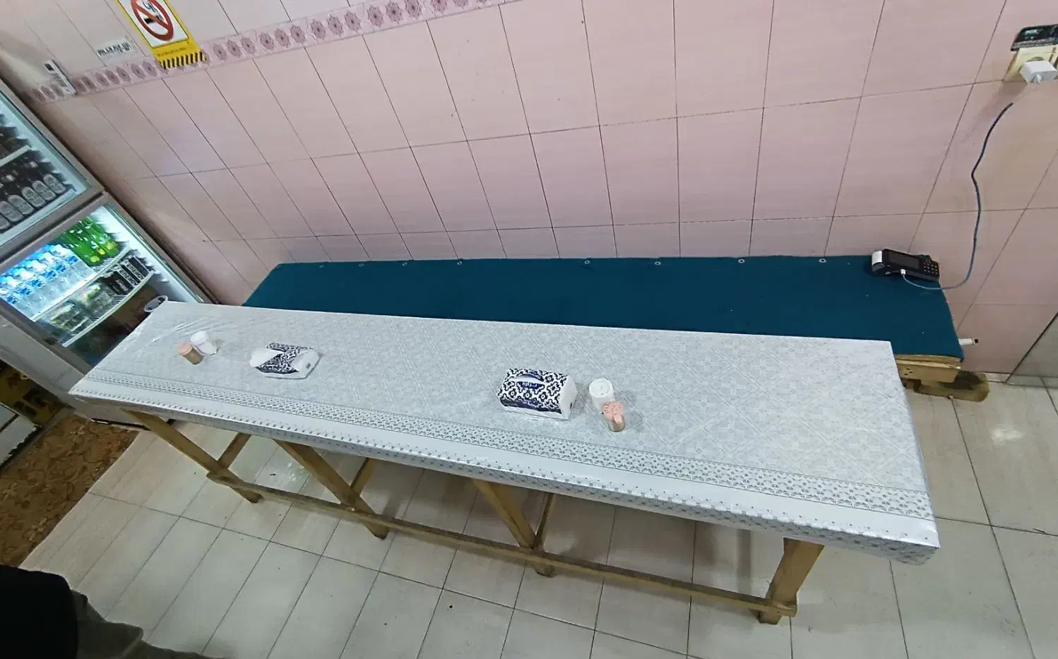 میز و نیمکت 4 عدد|صندلی و نیمکت|رودبنه, |دیوار