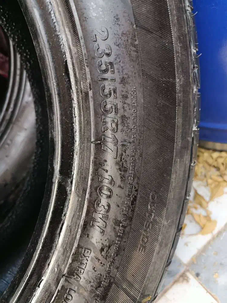 دو حلقه لاستیک ۲۳۵ برای ماشین های آزرا و غیره.|قطعات یدکی و لوازم جانبی|شاهینشهر, فردوسی|دیوار