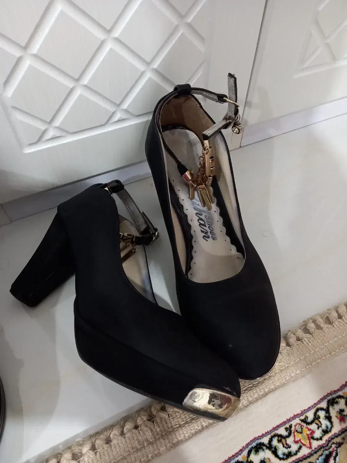 چند جفت کفش و کتونی|کیف، کفش، کمربند|ساوه, |دیوار