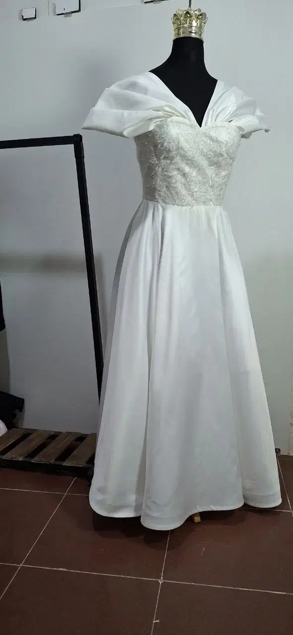 لباس عقد تن اول مزونی|لباس|میانه, |دیوار