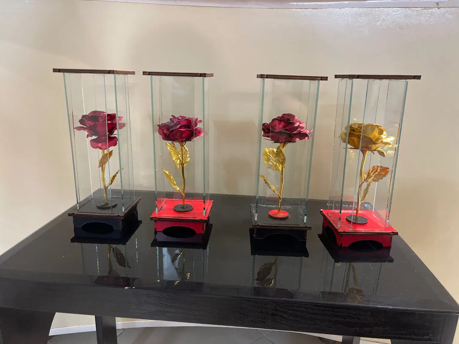 رز مصنوعی جاودان|گل مصنوعی|قم, سالاریه|دیوار