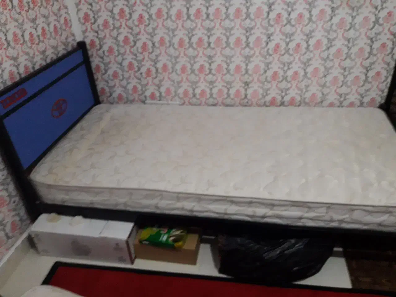 تخت خواب فلزی ۱نفزه|تخت و سرویس خواب|قم, سرحوض|دیوار