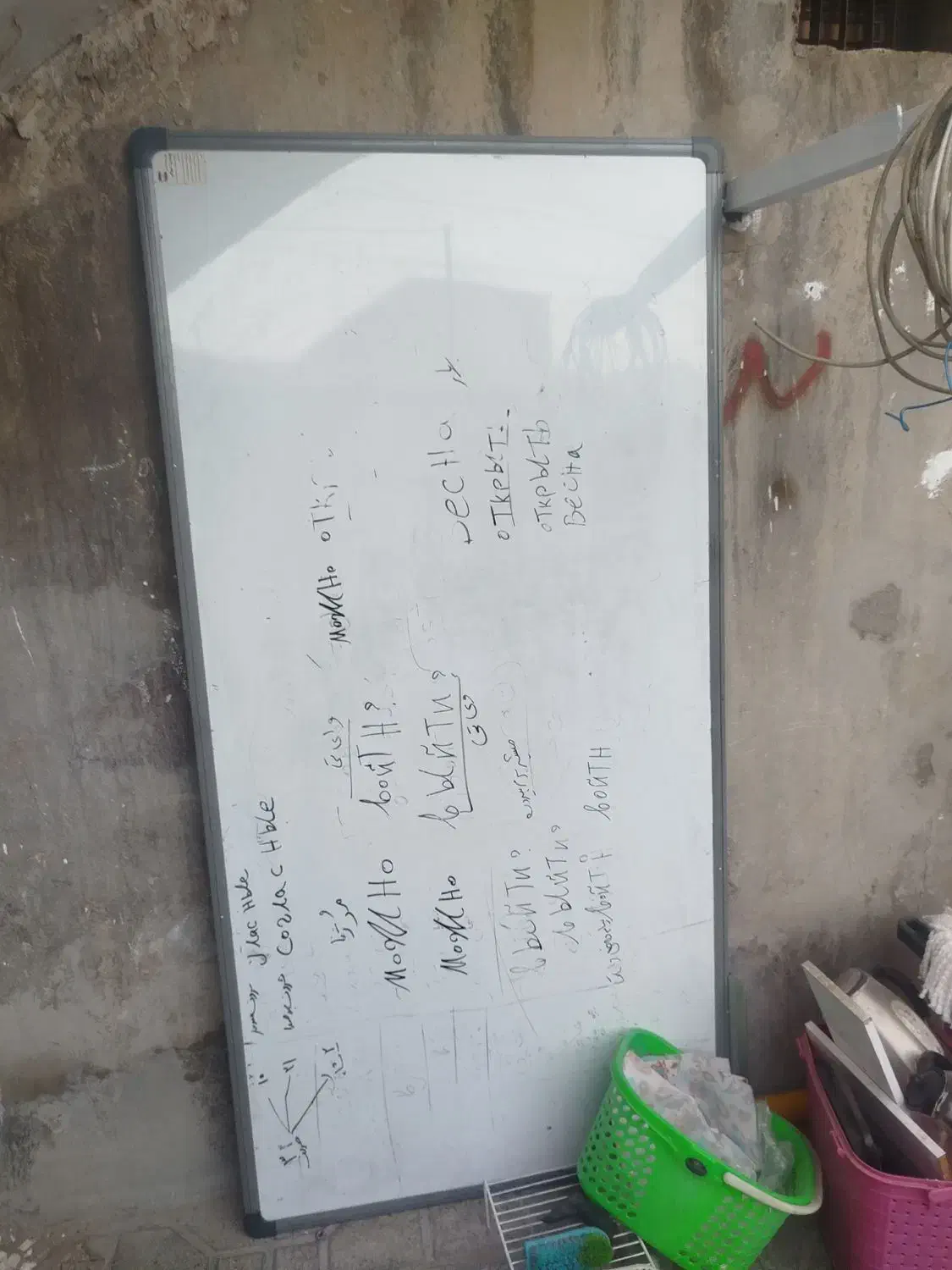 تخته وایت بورد قدیمی جنس خوب در حد نو صحیح وسالم|لوازم التحریر|شیراز, فرگاز|دیوار