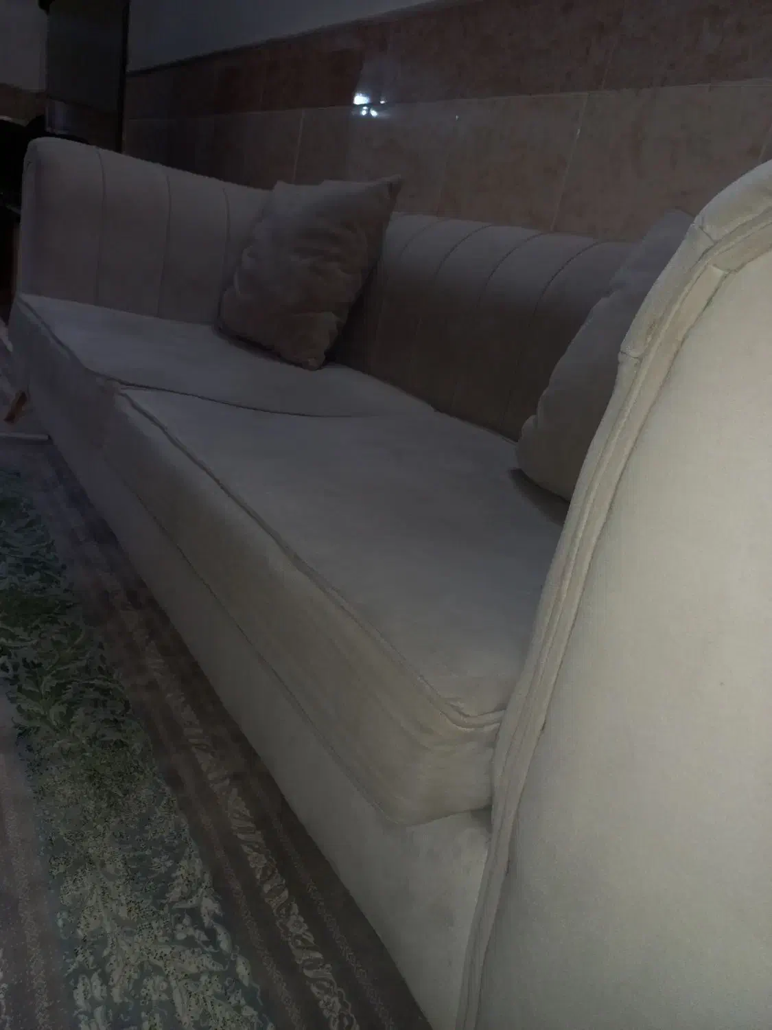 یک عدد کاناپه چستر|مبلمان خانگی و میز عسلی|قنوات, |دیوار