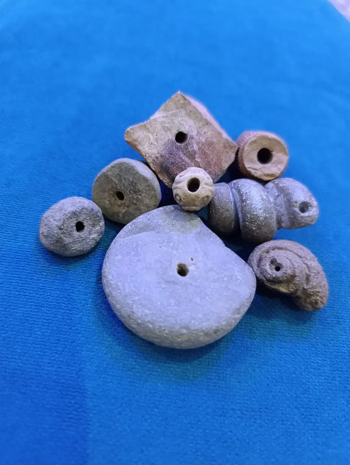 مهره قدیمی|کلکسیون اشیاء عتیقه|کوهدشت, |دیوار