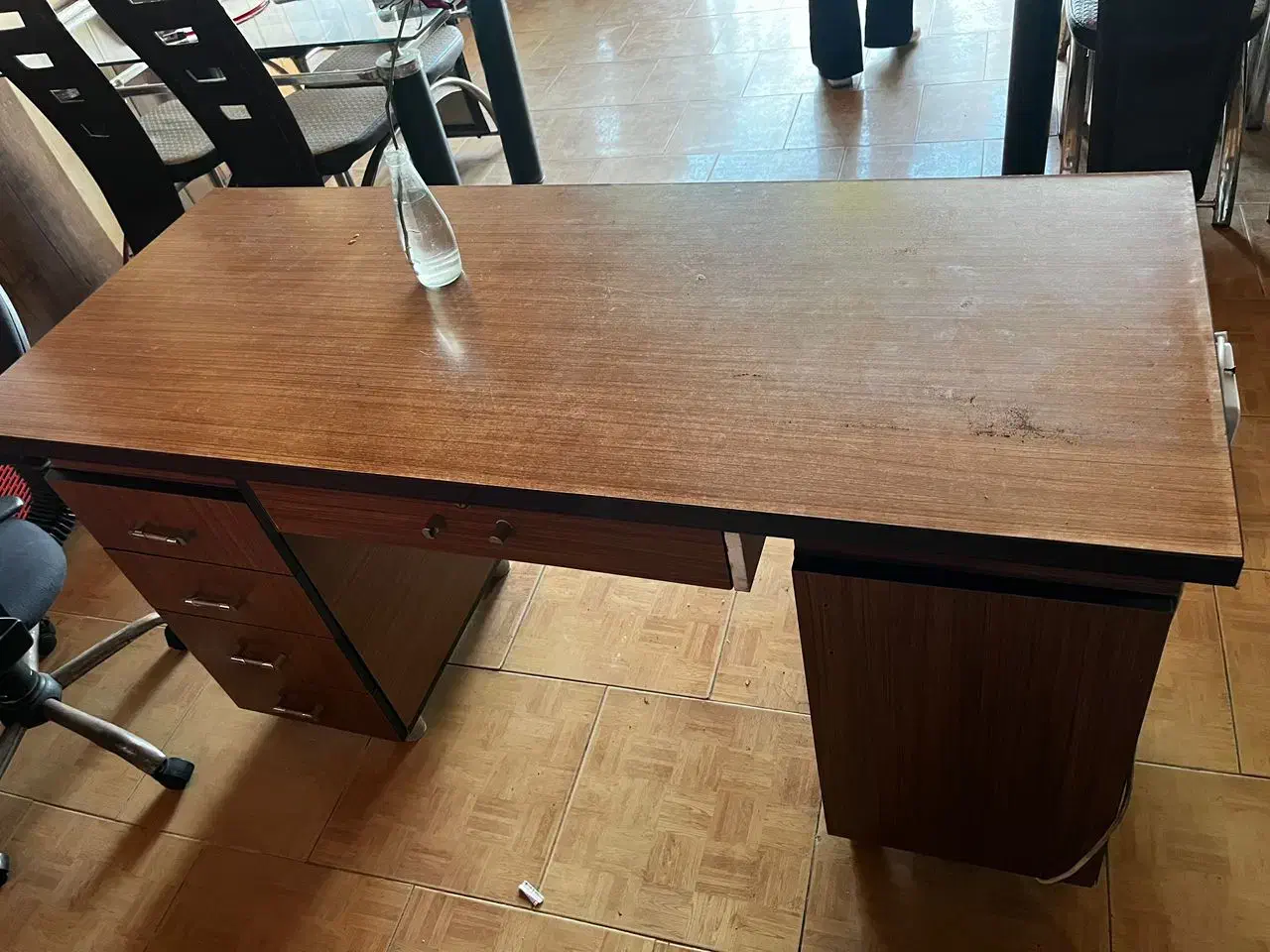 فروش فوری میز|میز تحریر و کامپیوتر|عباس‌آباد, |دیوار