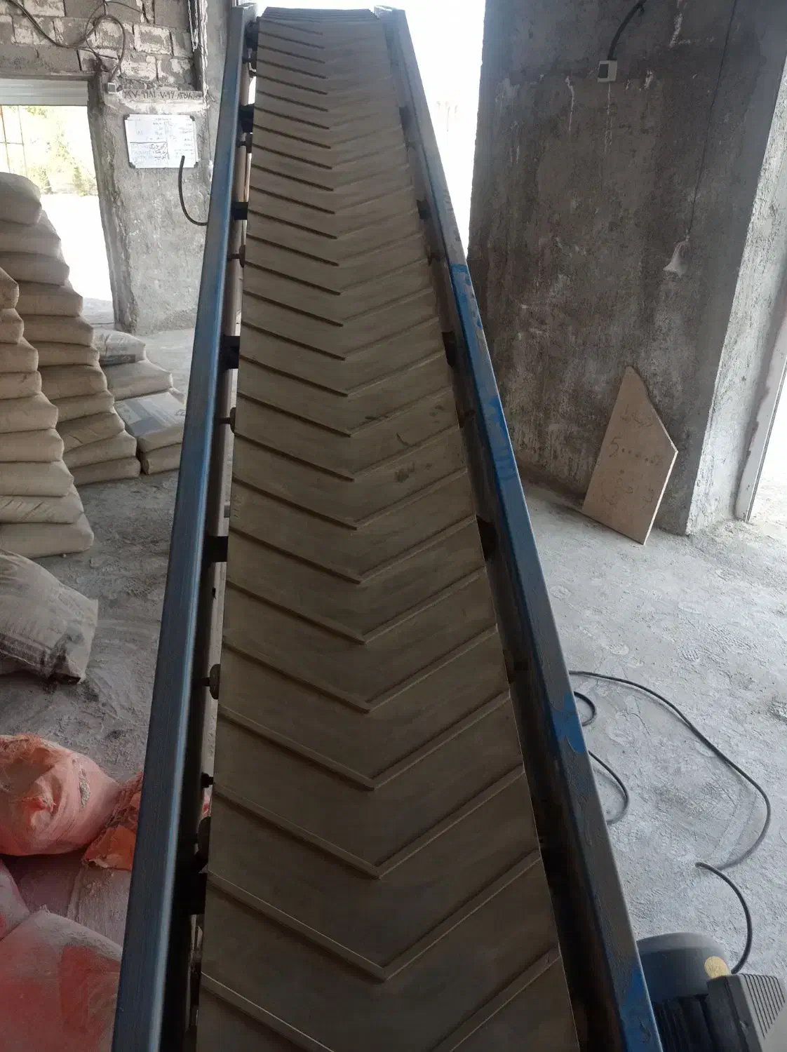 نقاله سیمان|مصالح و تجهیزات ساختمان|برازجان, |دیوار