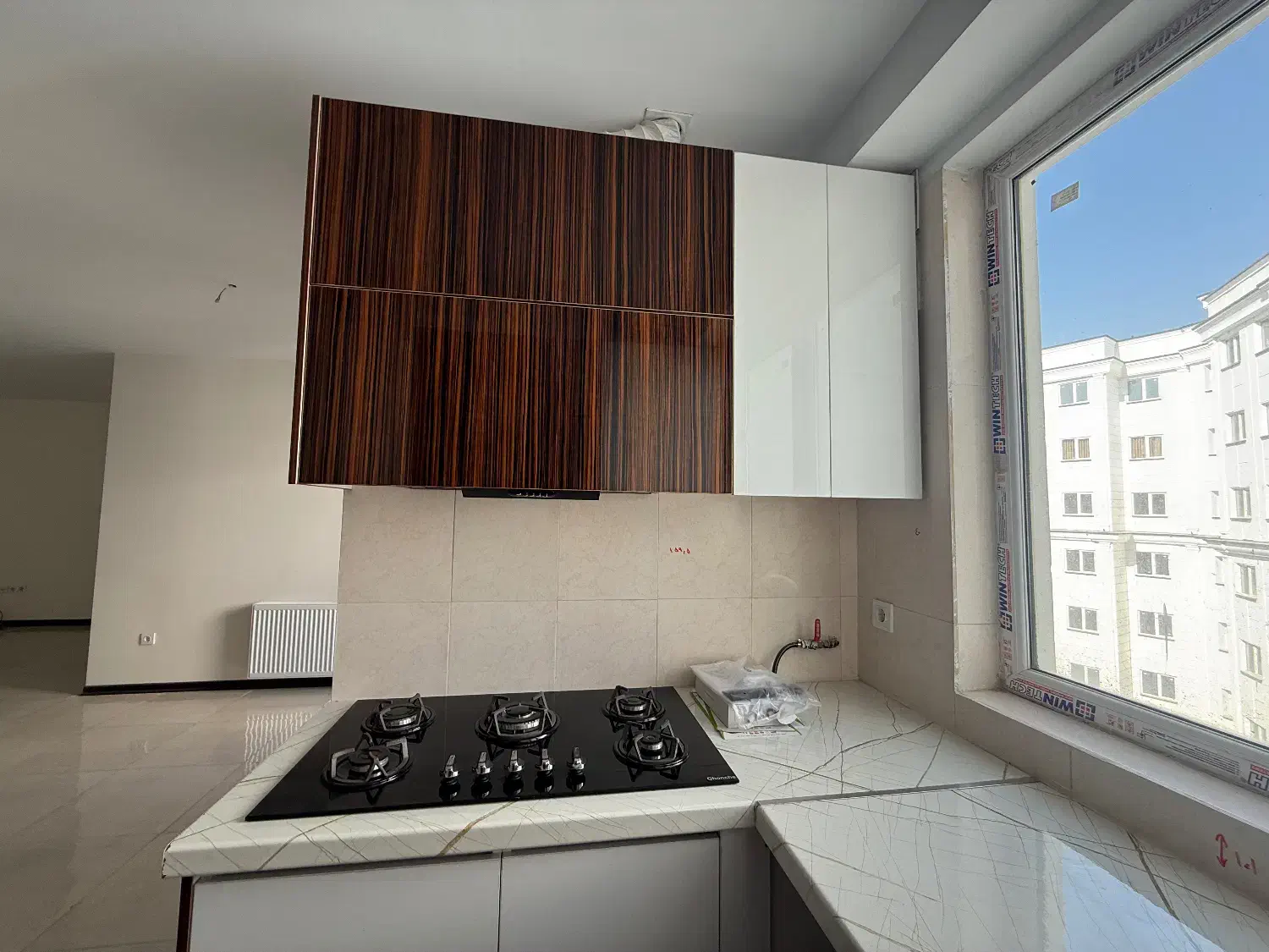 کابینت های‌گلاس نو + سینک و گاز ۵ شعله|مصالح و تجهیزات ساختمان|اندیشه, اندیشه فاز ۳|دیوار