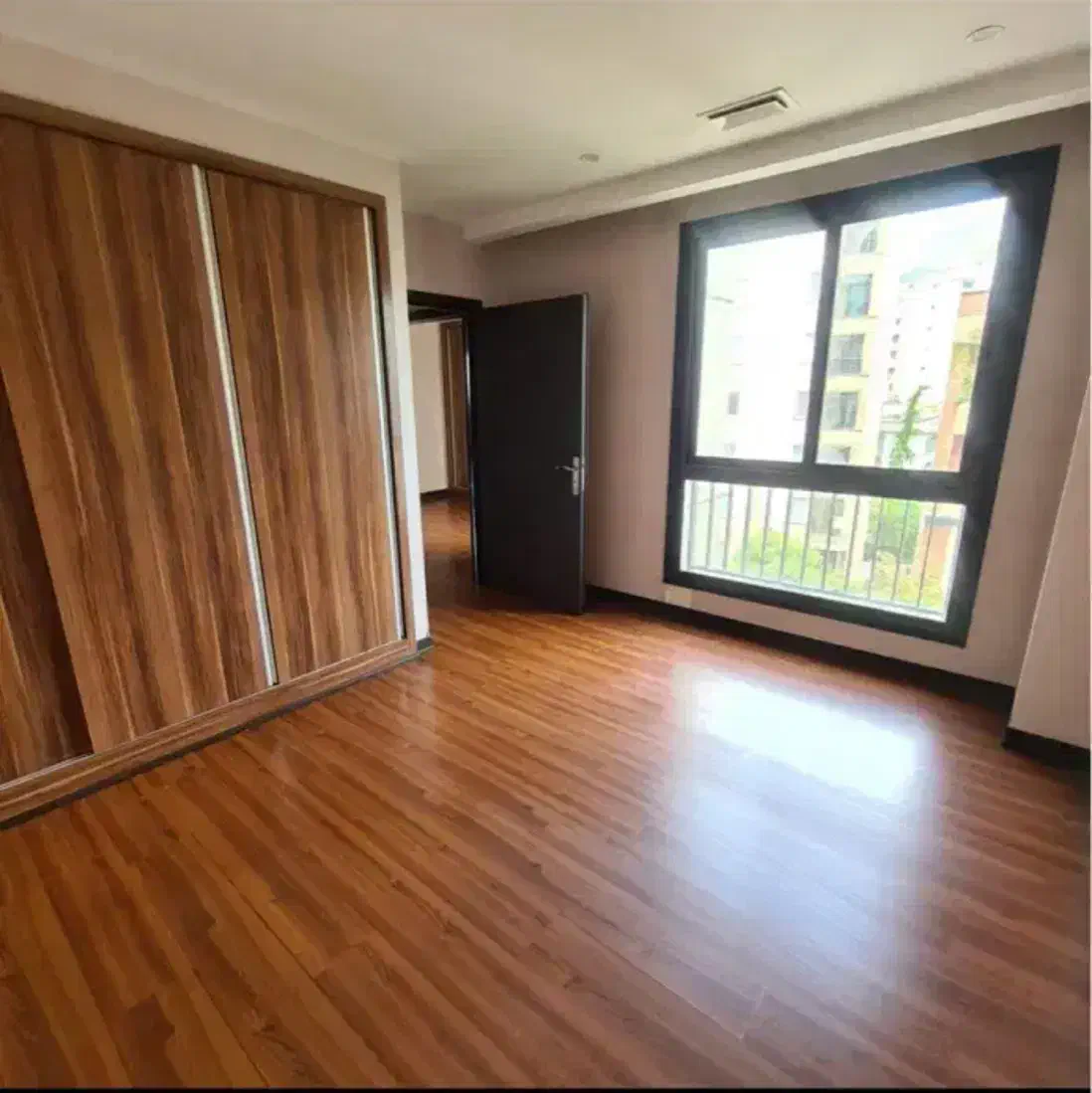 ۹۵متر۲خواب /برج باغ برند/ بهترین خیابان منطقه