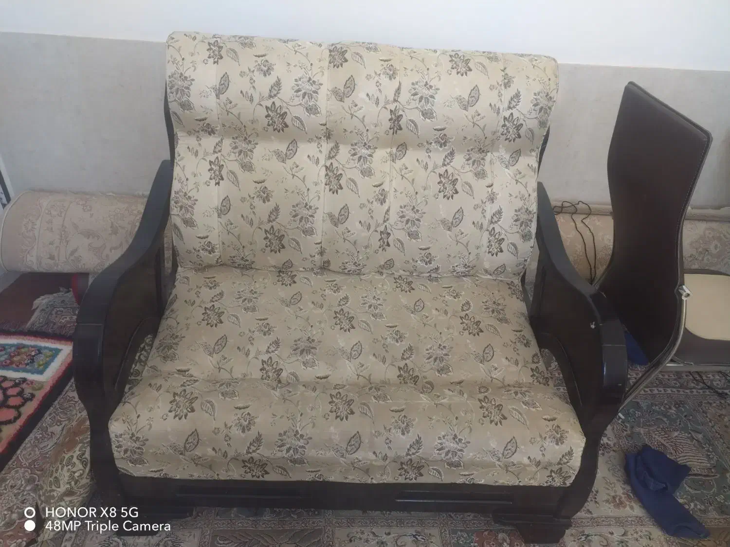 مبل ها سالم فقط نیاز به تمیز کردن داره|مبلمان خانگی و میز عسلی|کوهپایه, |دیوار