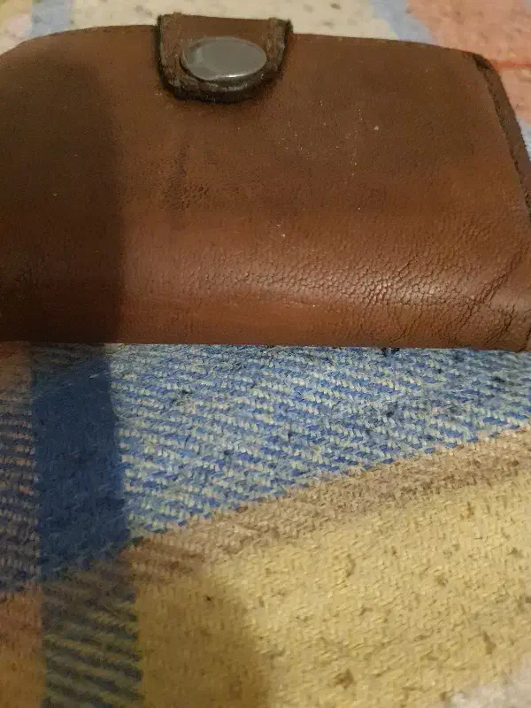 کیف مدارک|اشیا|اراک, |دیوار