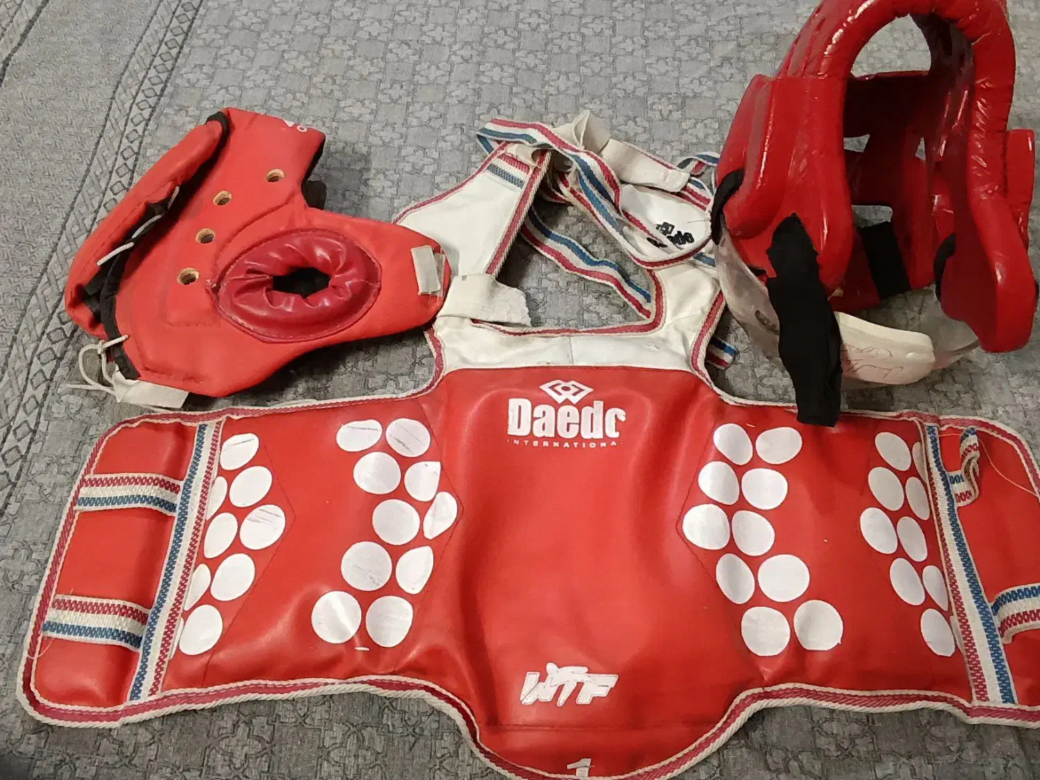 هوگو و کلاه تکواندو|تجهیزات ورزشی|مهدی شهر, |دیوار