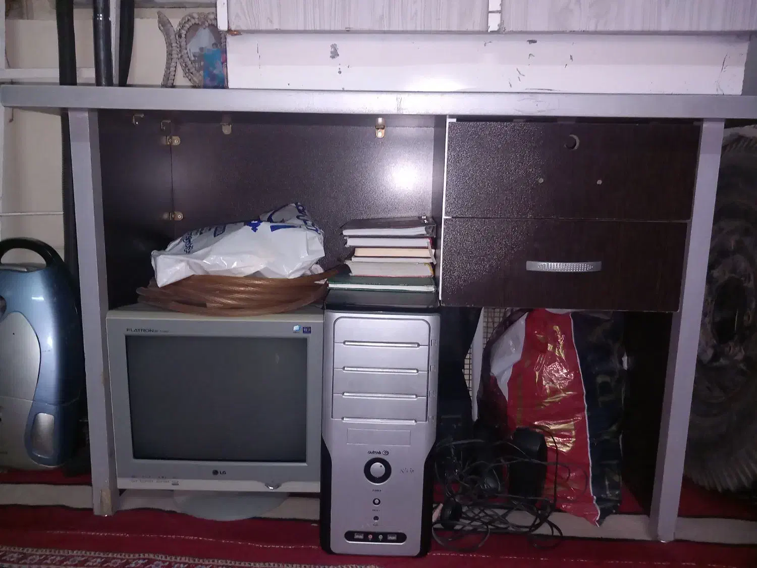 میز کار|میز تحریر و کامپیوتر|قلعه نو, |دیوار