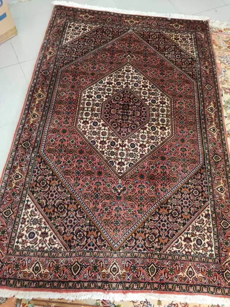 قالیچه بیجار نقش ماهی رنگ ارغوانی|فرش|تهران, درب دوم|دیوار