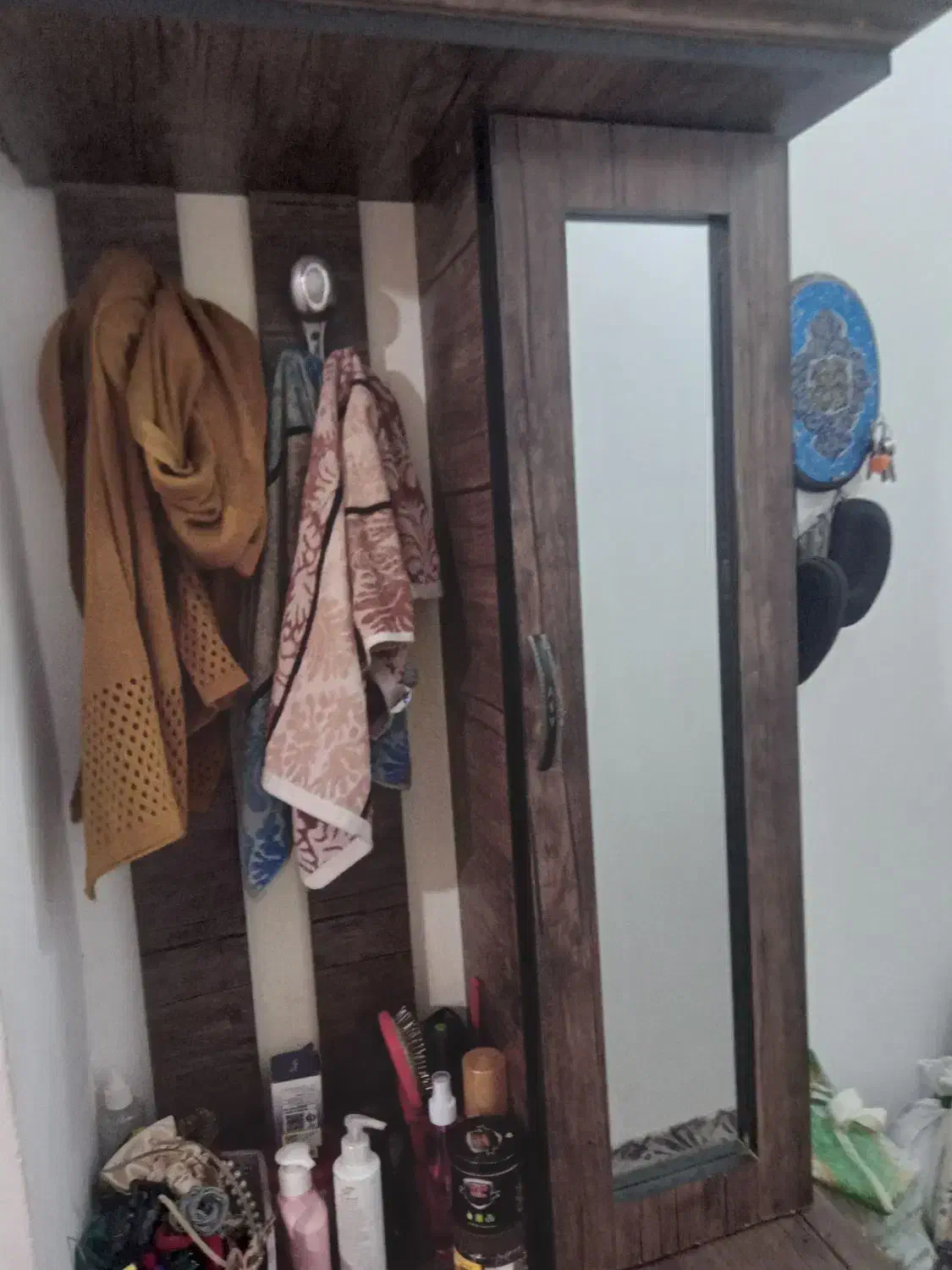 جاکفشی|جاکفشی، کمد، دراور|نیشابور, فرح بخش|دیوار