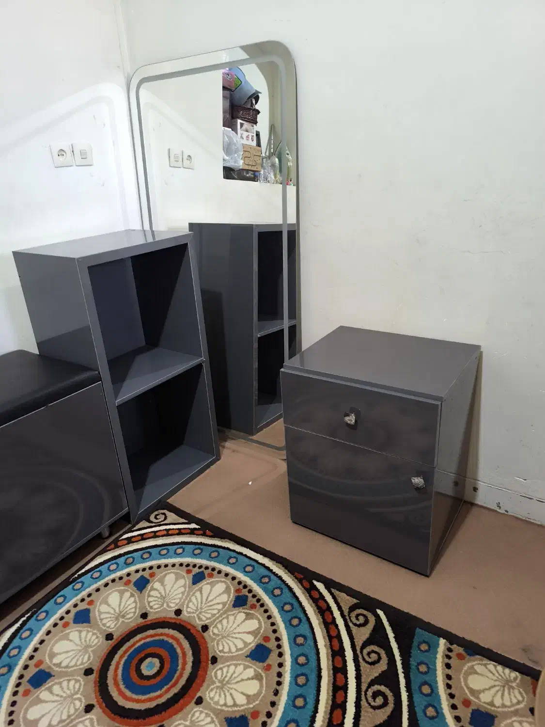 وسایل ارایشگاه|آرایشگاه و سالن‌های زیبایی|شیراز, وحدت|دیوار