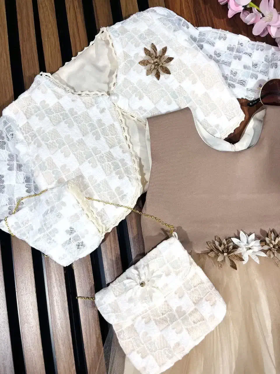 مجلسی|لباس|قم, انسجام|دیوار