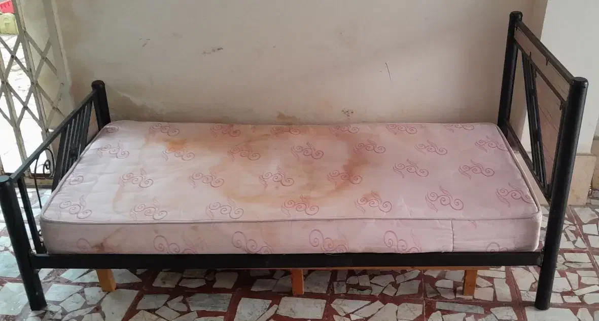 تخت فلزی تک نفره شیک و سالم|تخت و سرویس خواب|لنگرود, |دیوار
