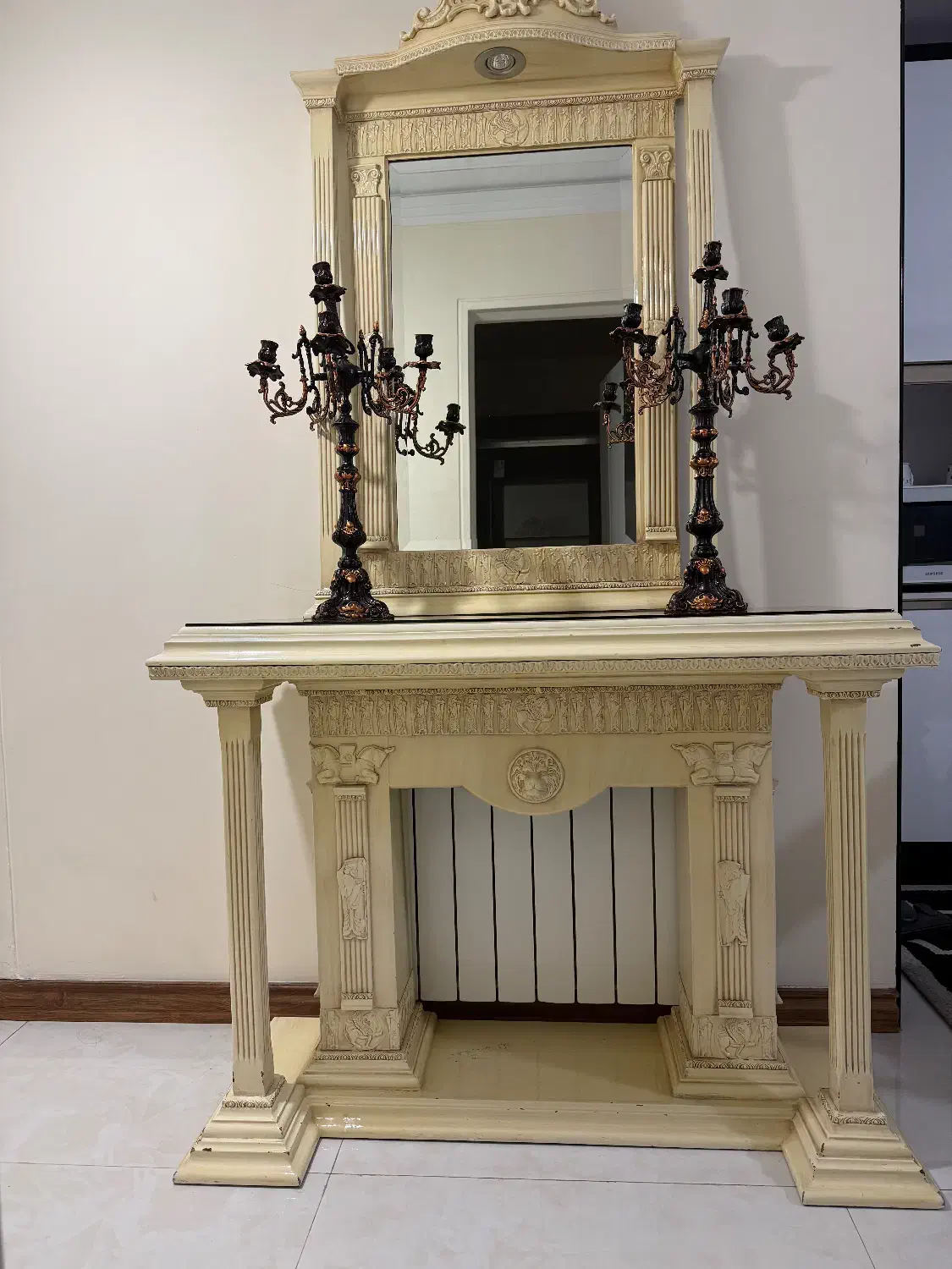 آیینه و شمعدان|آینه|رودهن, |دیوار