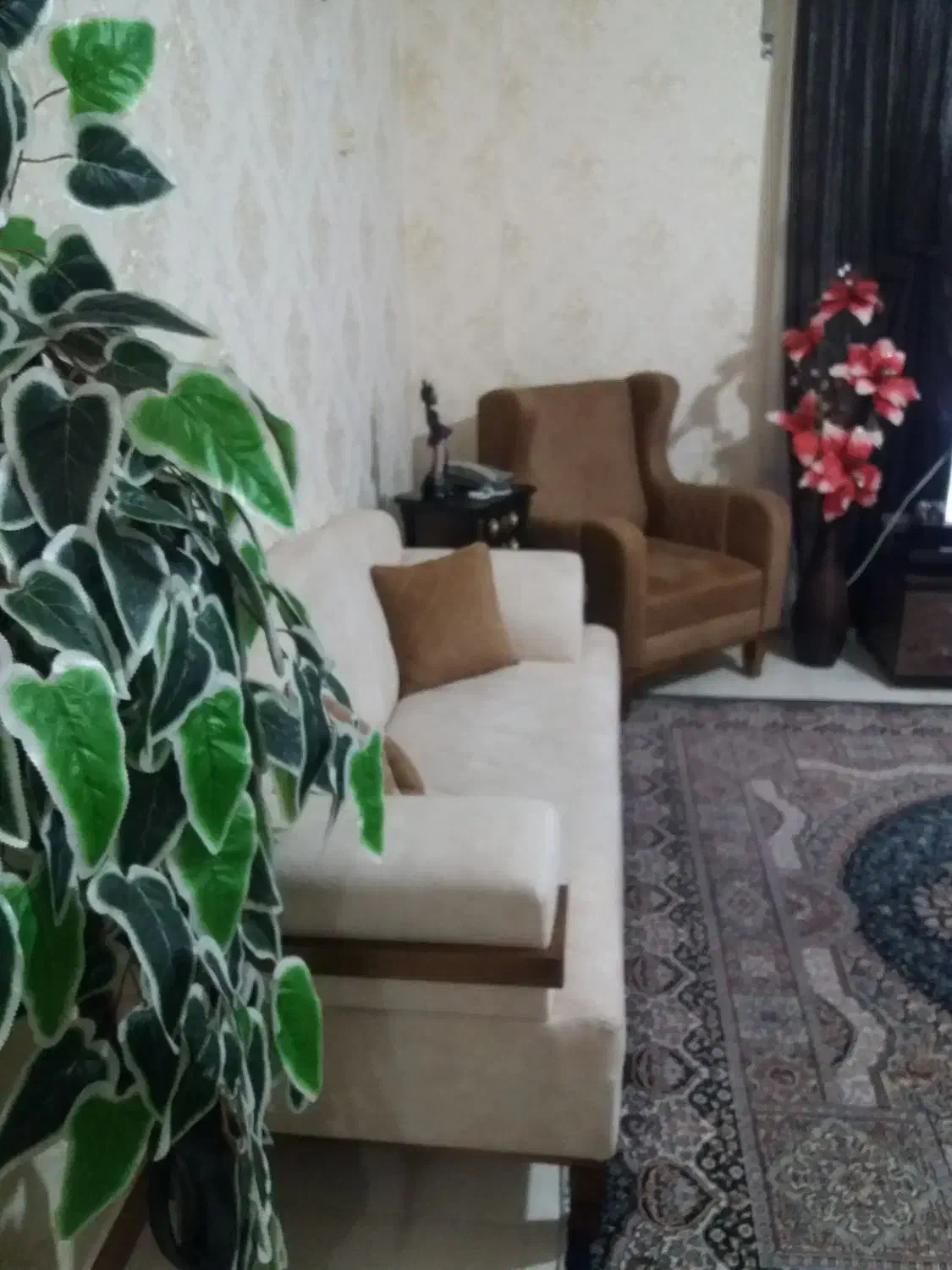 مبلمان ۷نفره بهمراه میزنهارخوری ۴نفره|مبلمان خانگی و میز عسلی|رشت, پل تالشان|دیوار